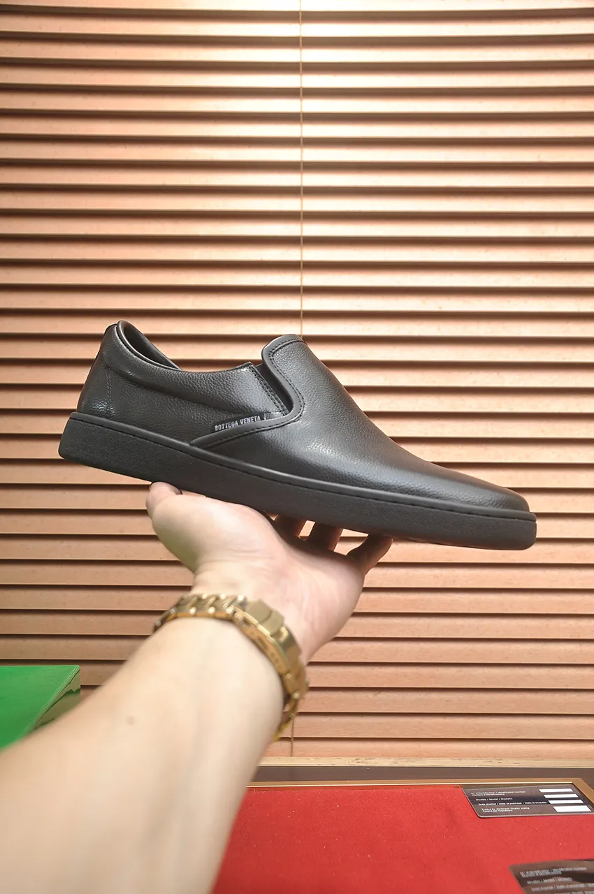 Men's shoes💰540💶【BV】Official website men's shoes👊🏻Cow leather braid🔰Cow leather lining rubber outsole🔲Counter 1:1 quality The identity of every successful man🍃The upper and solemn feet🚶🏻🚶🏻High-end custom counter original replicas📯Imported cowhide purely hand-woven🐂The last will not change regardless of wind or rain🔘Stand the verification of time🔍️Code number: 39-45 (45 custom-made)